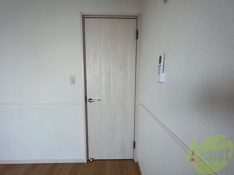 収納　洋室にある収納スペースは十分な広さがあると思います。