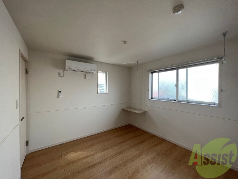 その他部屋・スペース　ベッドを置いても広々使えそうな寝室スペースですね。