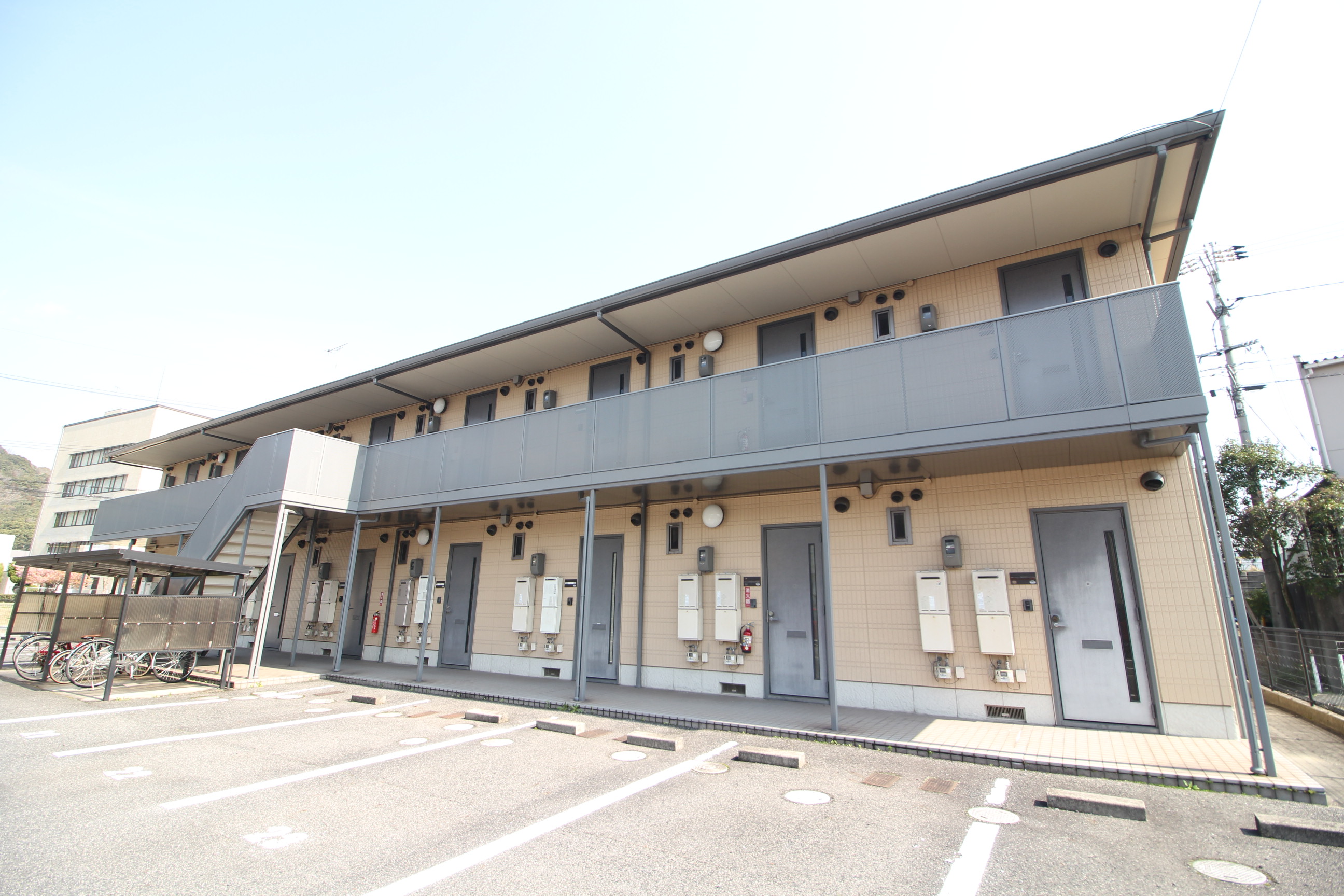 建物外観　新田の1Kアパート♪