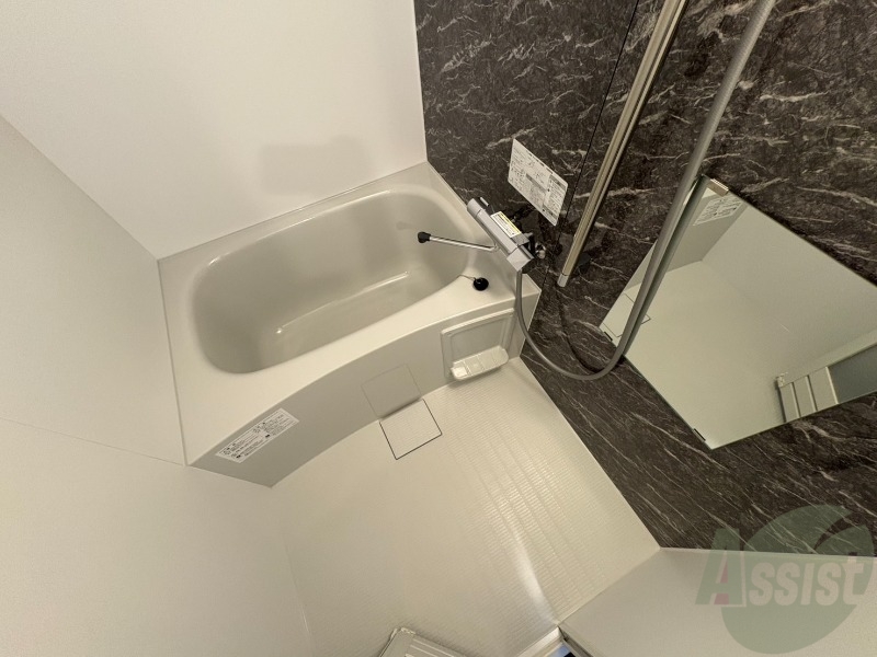 バス・シャワールーム　お風呂になります。一日の疲れを癒してくださいね。