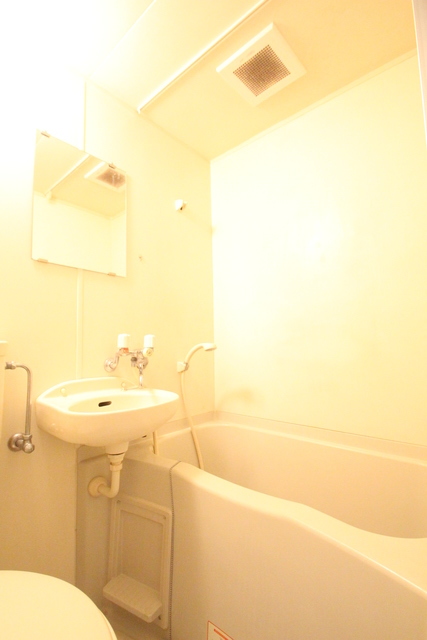 バス・シャワールーム　※別部屋参考写真