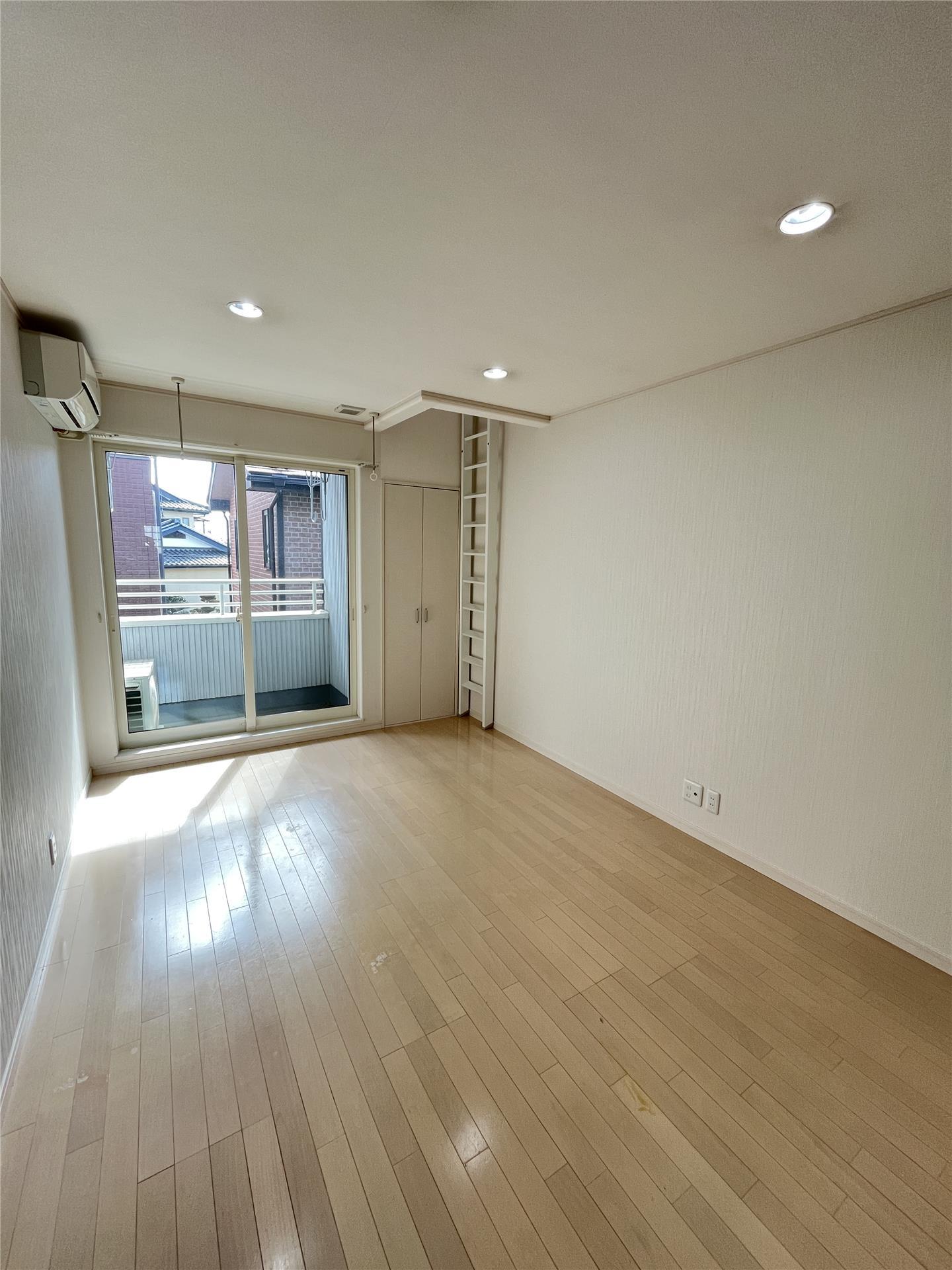 居室・リビング　ロフト付のお部屋です