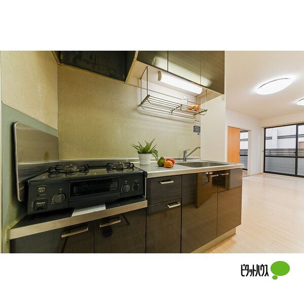 キッチン　同物件別部屋