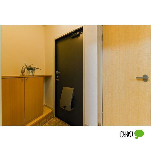 玄関　同物件別部屋