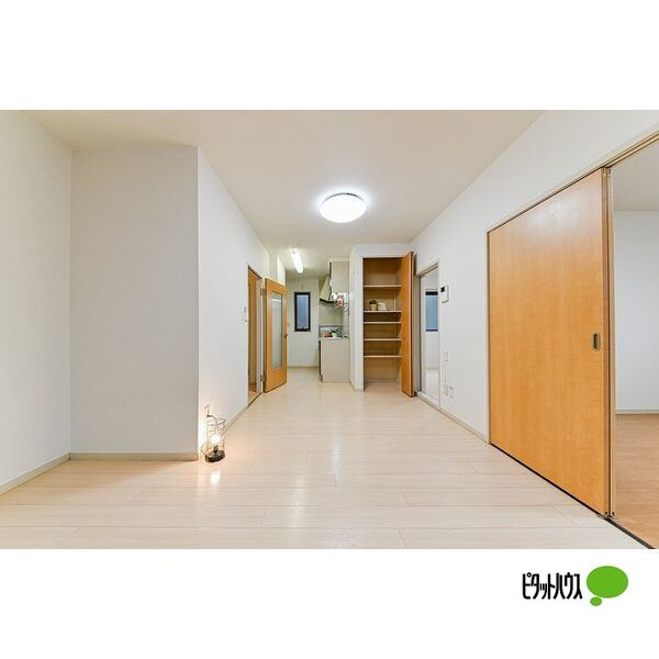 居室・リビング　同物件別部屋