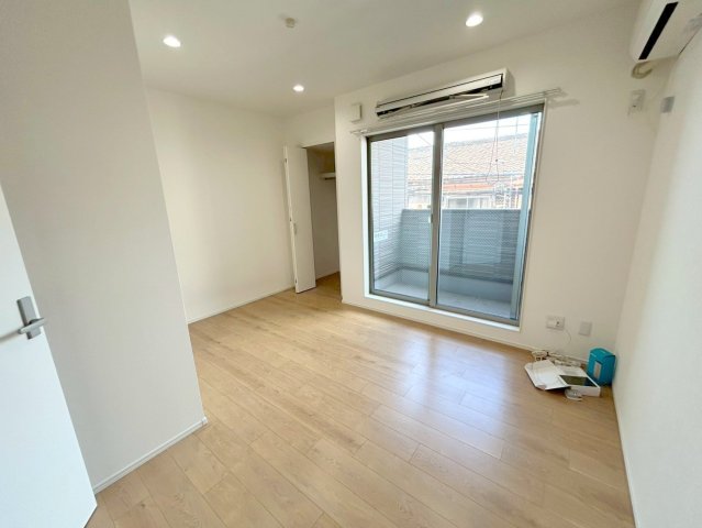 居室・リビング　明るく広々としたリビングです。