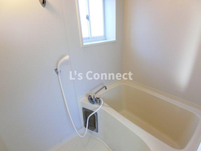 バス・シャワールーム　お風呂にも窓があります。