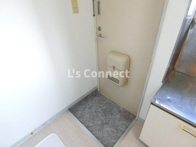 玄関　玄関にはドアポスト付き。