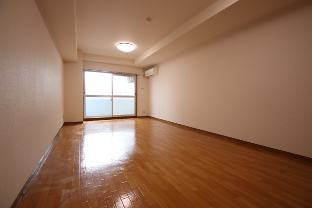 居室・リビング　※別号室のお写真のため現況優先