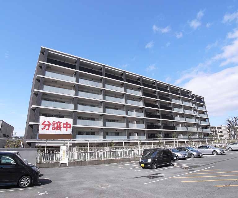 建物外観　２０１５年築の藤森駅前分譲マンション。