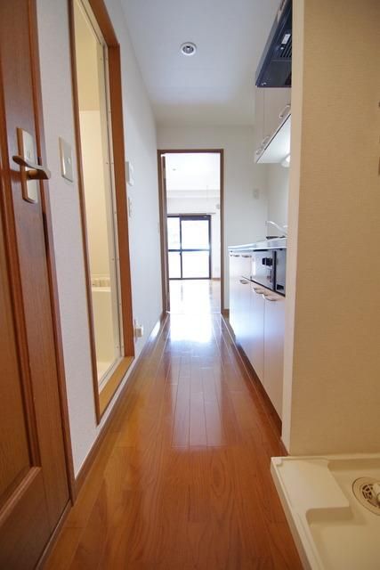 その他　★玄関から見た室内★