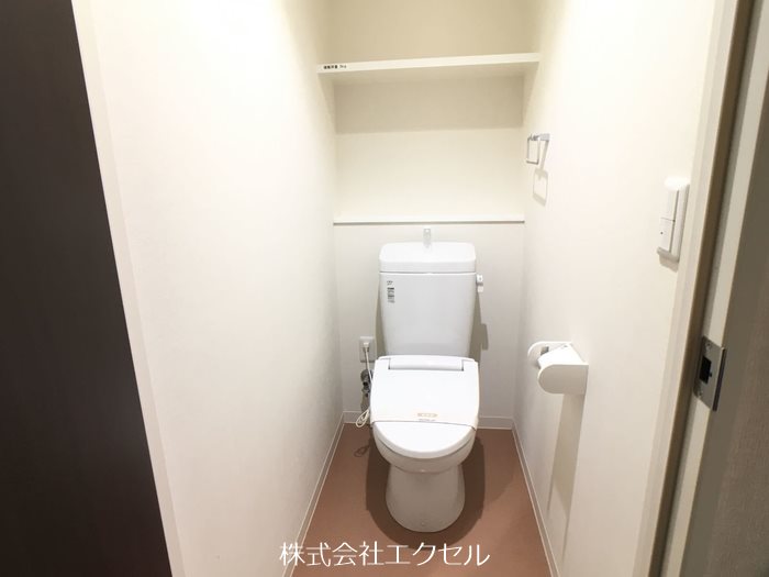 トイレ　温水洗浄便座です。