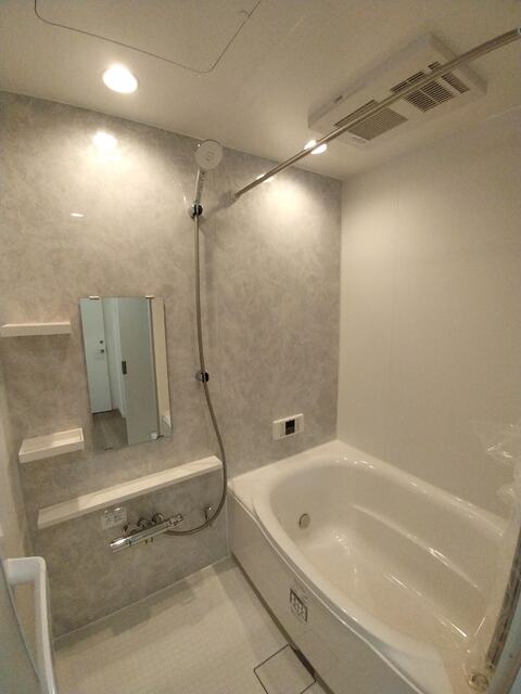 バス・シャワールーム　建築中の写真となります。