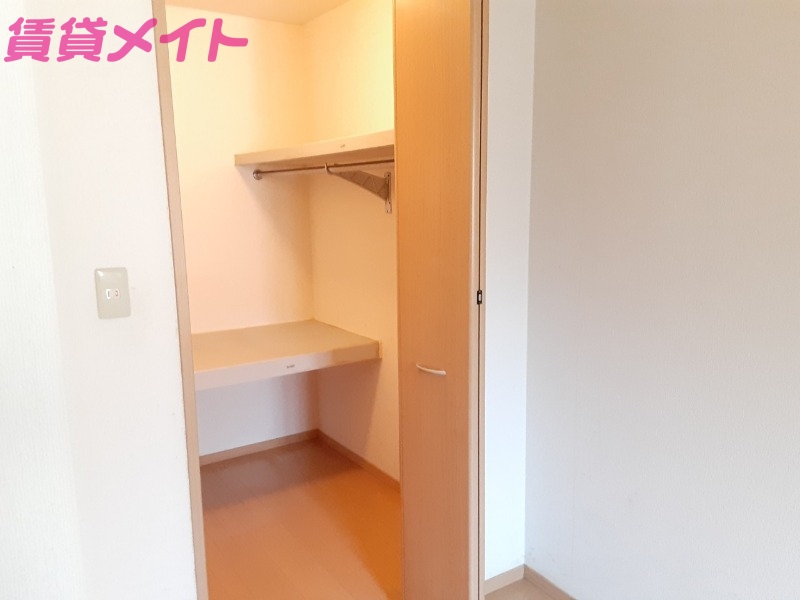 収納　同型参考写真