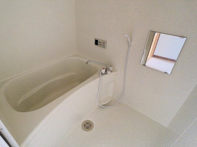 バス・シャワールーム　掲載写真につきましては、同型モデルを掲載しておりますため、実