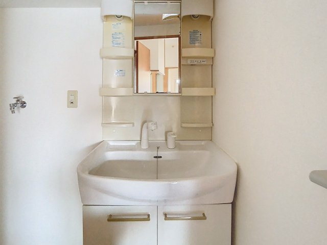 洗面設備　掲載写真につきましては、同型モデルを掲載しておりますため、実