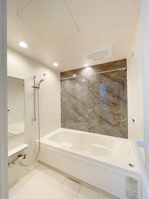 駐車場　外観（建設中）