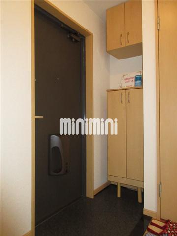 玄関　下駄箱付きの玄関です。