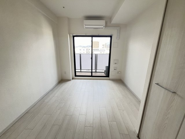 居室・リビング　こちらの居間で趣味の時間をお楽しみください