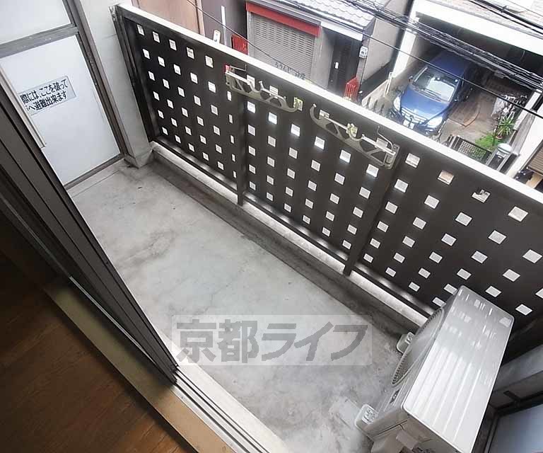 バルコニー　日当たりの良いバルコニーです。