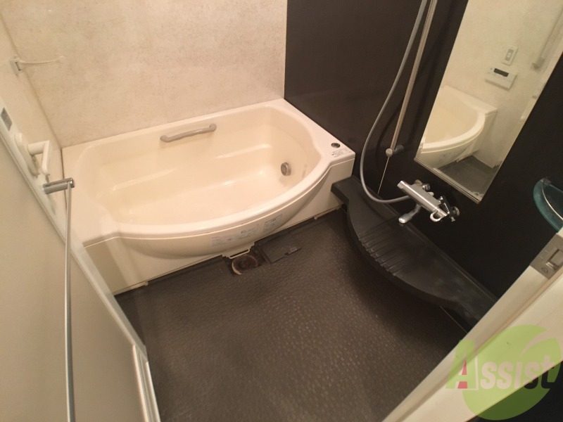 バス・シャワールーム　お風呂になります。一日の疲れを癒してくださいね。