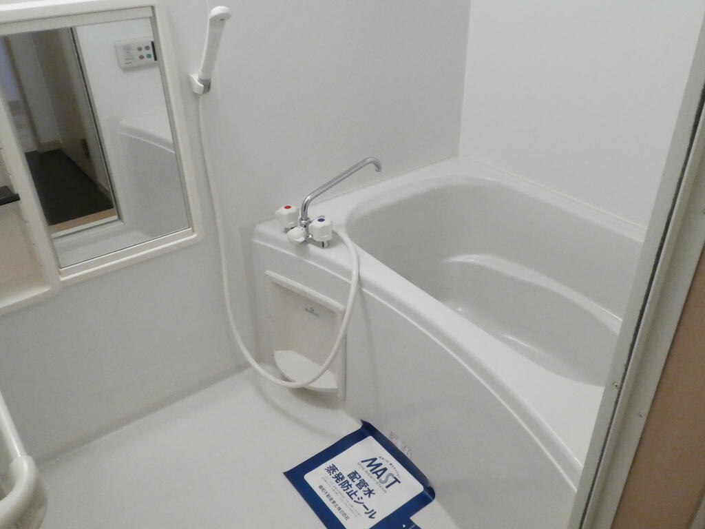 バス・シャワールーム　※同アパートのものを使用しております