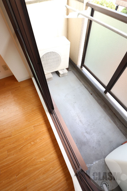 バルコニー　明るいバルコニー