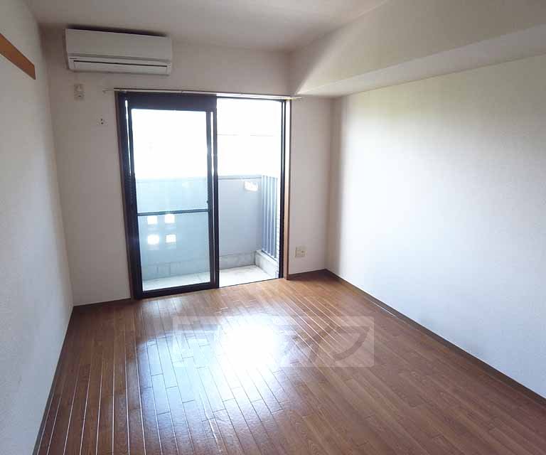 居室・リビング　洋室７帖です