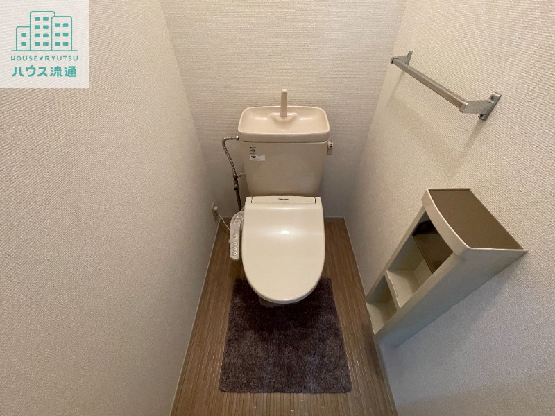 トイレ　※リノベーション前の写真となります。