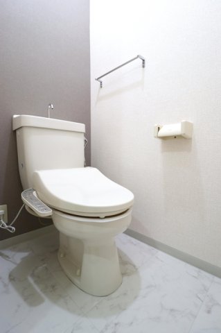 トイレ　温水洗浄暖房便座