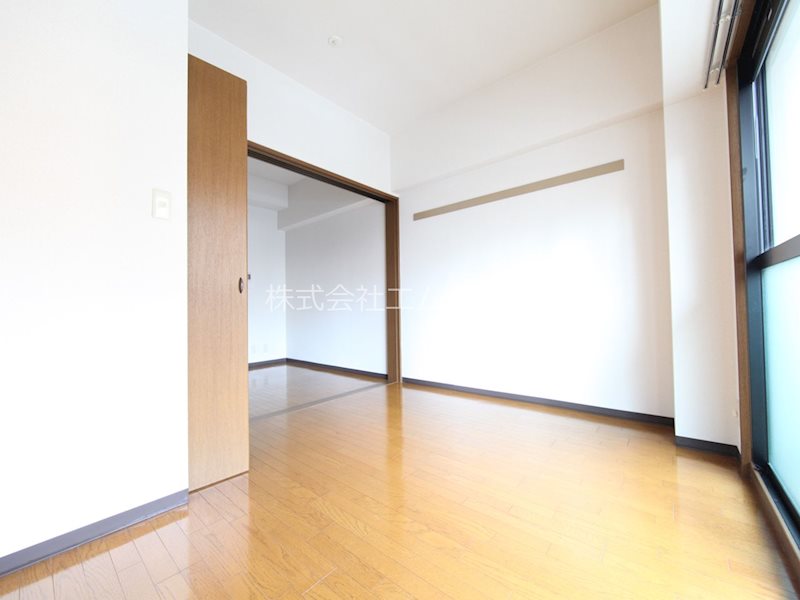 バルコニー　洋室6.5帖　ＤＫ8.5帖とつなげても仕切っても使えます