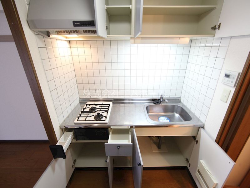 キッチン　システムキッチン（ガス2口）冷蔵庫・レンジ等ご用意できます