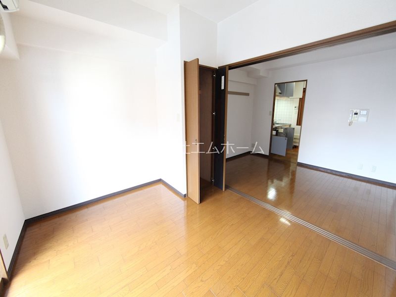 その他部屋・スペース　洋室6.5帖　ＤＫ8.5帖とつなげても仕切っても使えます