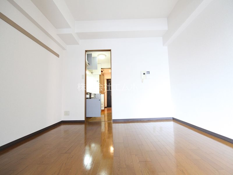 居室・リビング　ＤＫ8.5帖　洋室6.5帖とつなげても仕切っても使えます