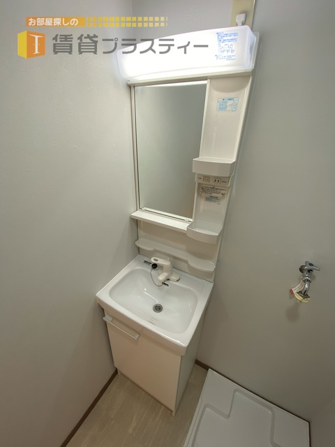 洗面設備　忙しい朝も安心の独立洗面台です。