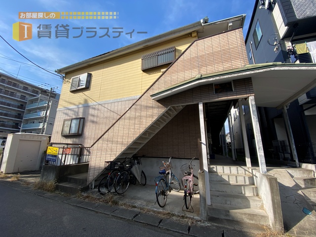 建物外観　２色のアクセントが目印です。