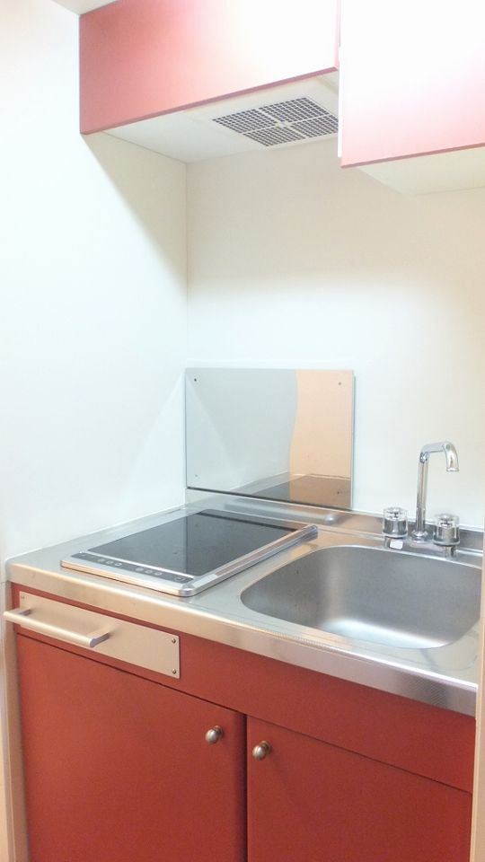キッチン　2口の電気コンロ付き