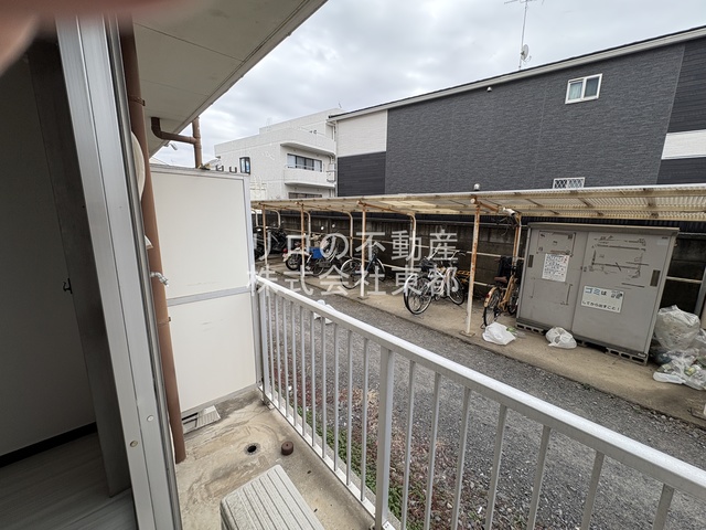 バルコニー　バルコニー付！お天気のいい日は洗濯物も気持ちよく干せますね！