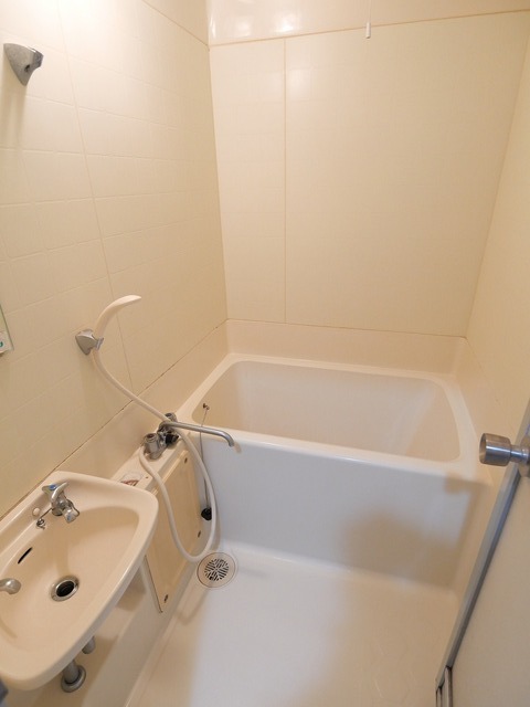 バス・シャワールーム　※別部屋の参考写真です。