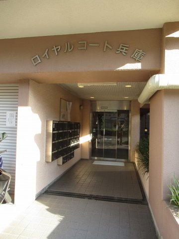 エントランス　分譲マンションならではの落ち着いた雰囲気のエントランス。住ま