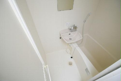 バス・シャワールーム　現況優先。仕様・設備は現地と異なる可能性あります。