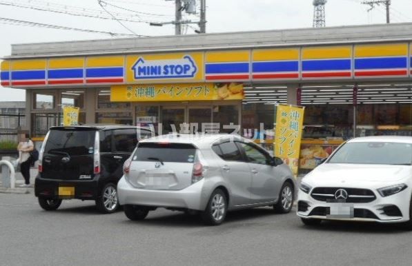 コンビニ　ミニストップ 枚方村野高見台店（コンビニ）まで493m