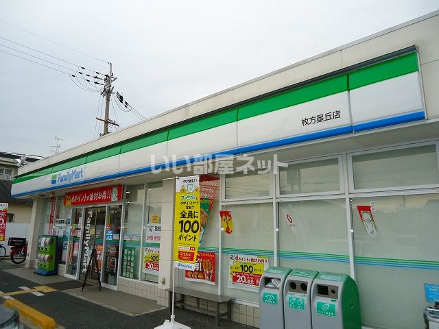 コンビニ　ファミリーマート（コンビニ）まで669m