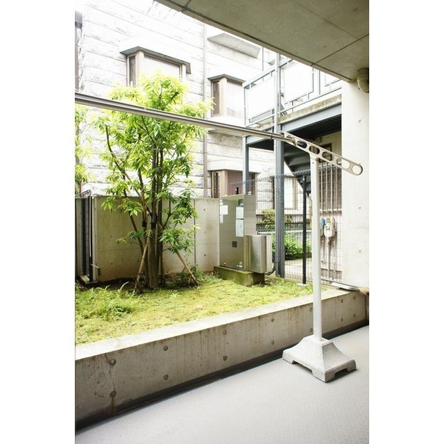 バルコニー　テラス