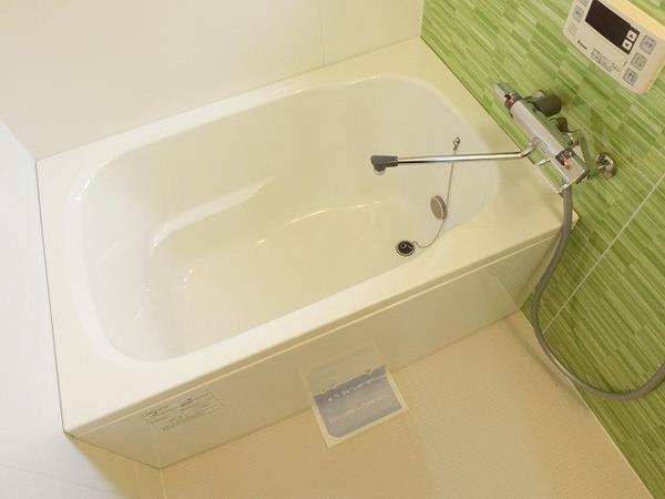 バス・シャワールーム　浴室乾燥機、追い焚き機能付きバス！