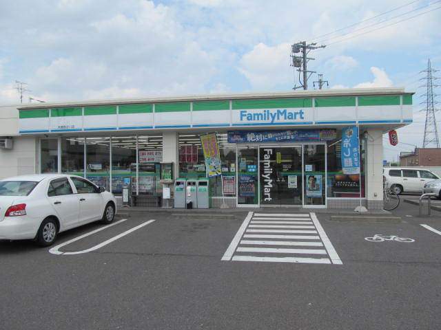 コンビニ　ファミリーマート（コンビニ）まで520m