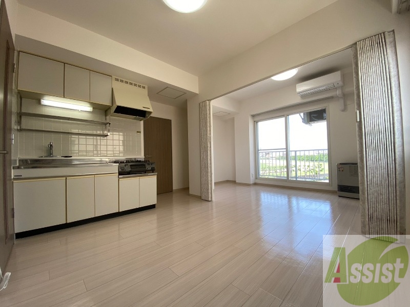 居室・リビング　広くてきれいなリビングです！快適に過ごせそうですね。