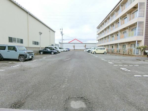 駐車場　★駐車場も広々！★