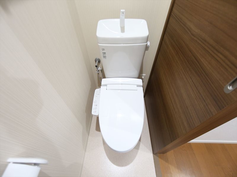 トイレ　温水洗浄暖房便座付トイレ