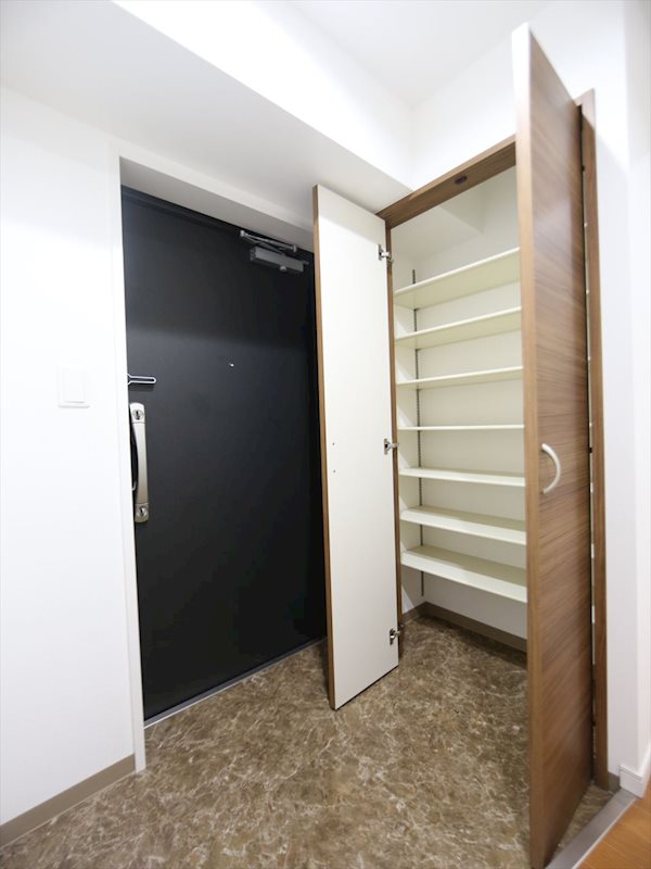 玄関　玄関　シューズボックス付